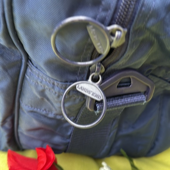 ⛺️ LAND’S END; Large VINTAGE Navy Travel/Overnight/Kid’s Bag w/Storage Pockets! - Picture 12 of 16